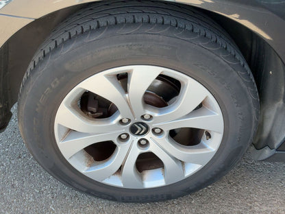 Neumático trasero derecho