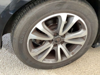 Neumático trasero derecho