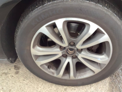 Neumático delantero derecho