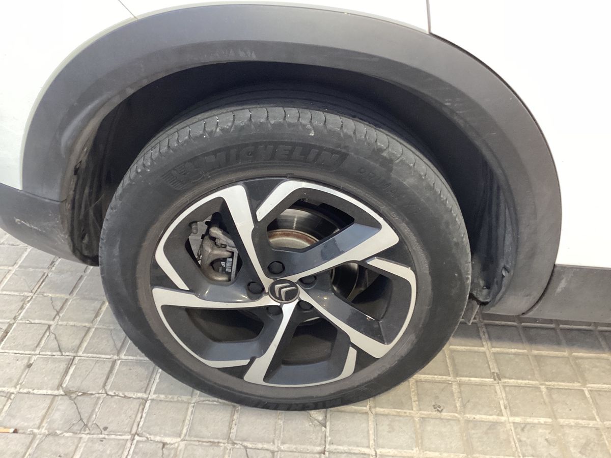 Neumático trasero derecho