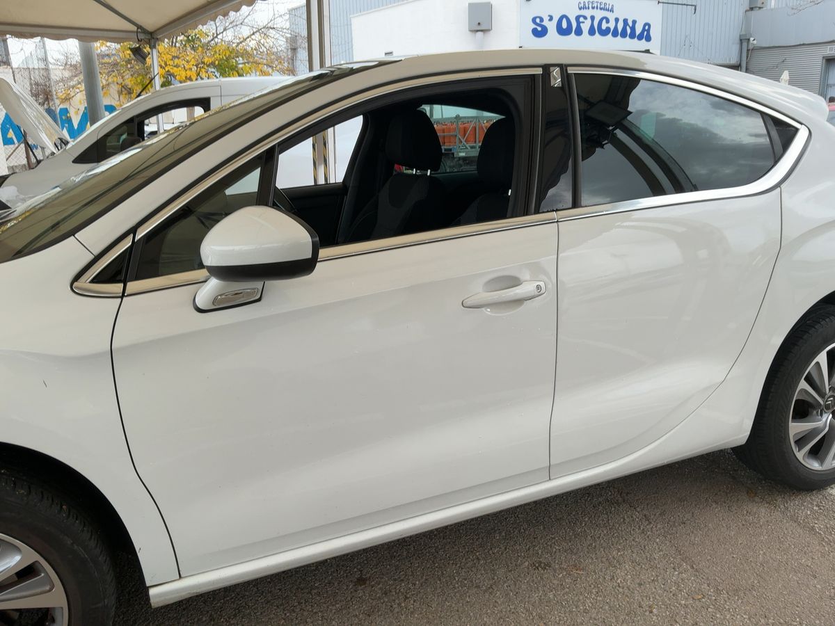 Exterior izquierda