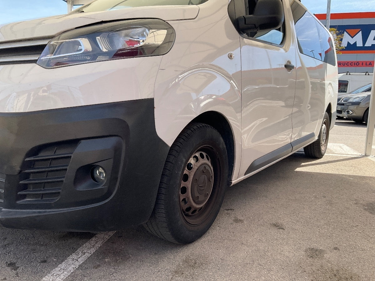 Lateral delantero izquierdo