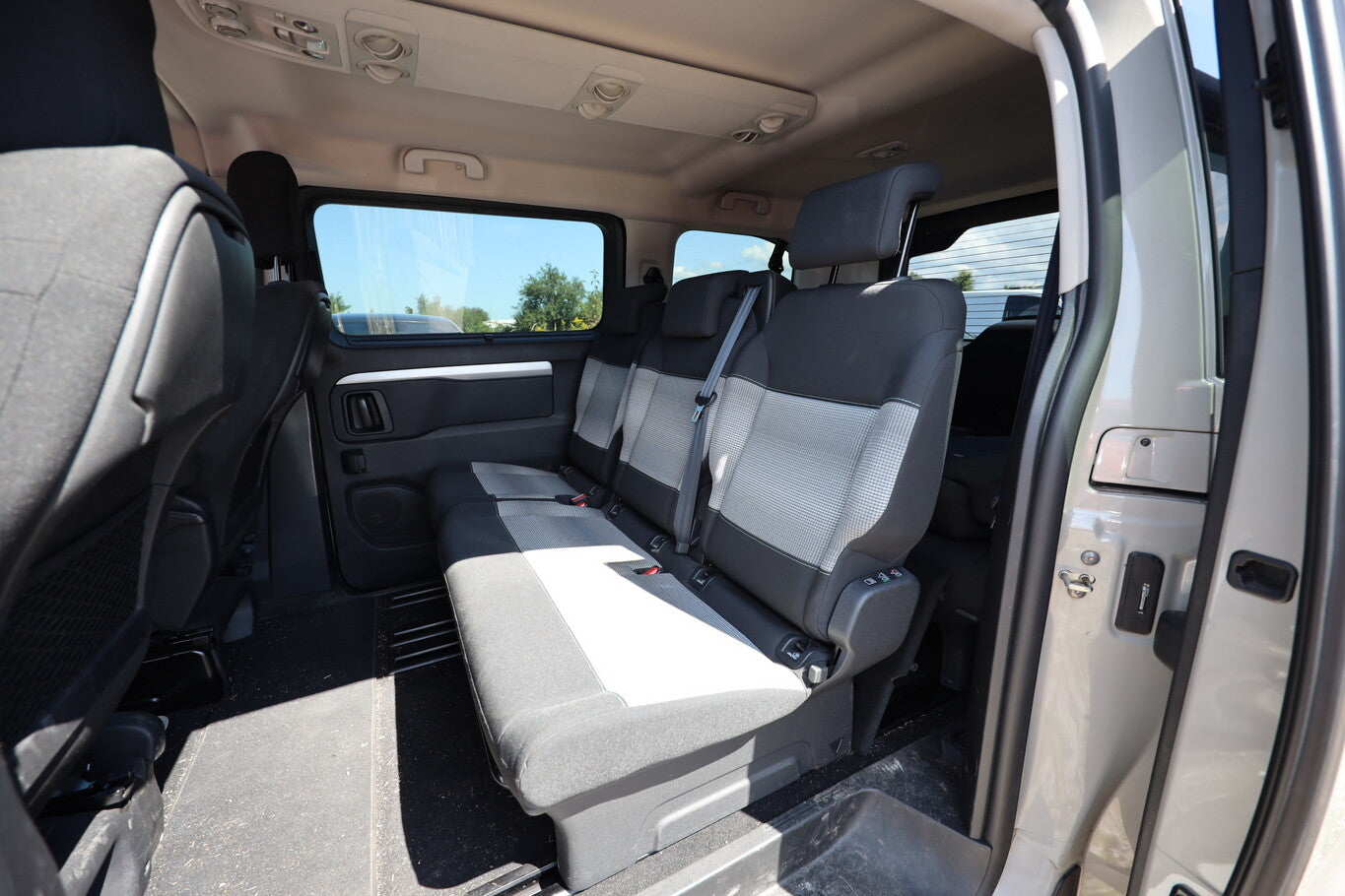 Citroën Spacetourer 1.5 BHDi 120 M Rip Curl 8S Nav ACC 92353185 10