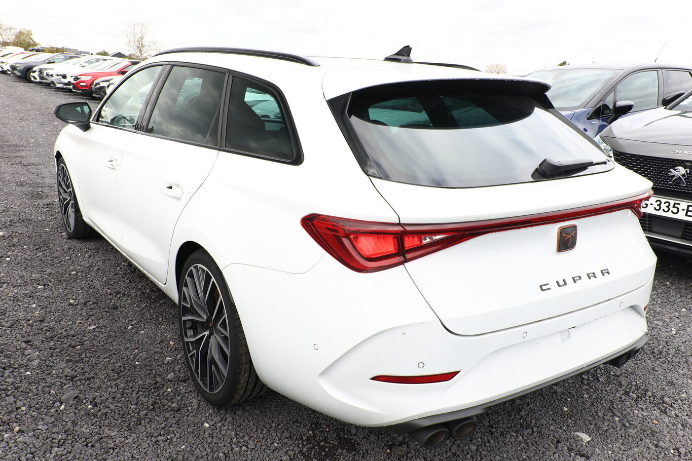 Cupra Leon ST 2.0 TSI 310 VZ 4Drive Pano eHk SHZ LED 95723010 3