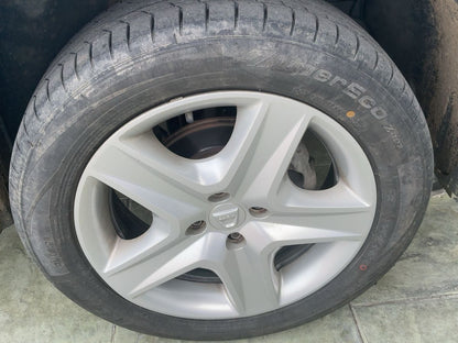 Neumático delantero derecho