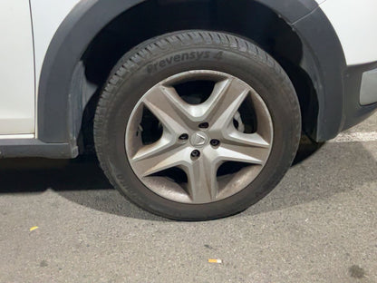 Neumático delantero derecho