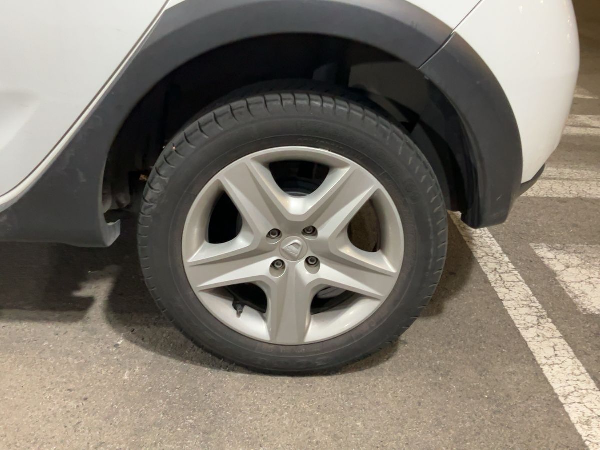 Neumático trasero izquierdo