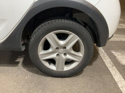 Neumático trasero izquierdo