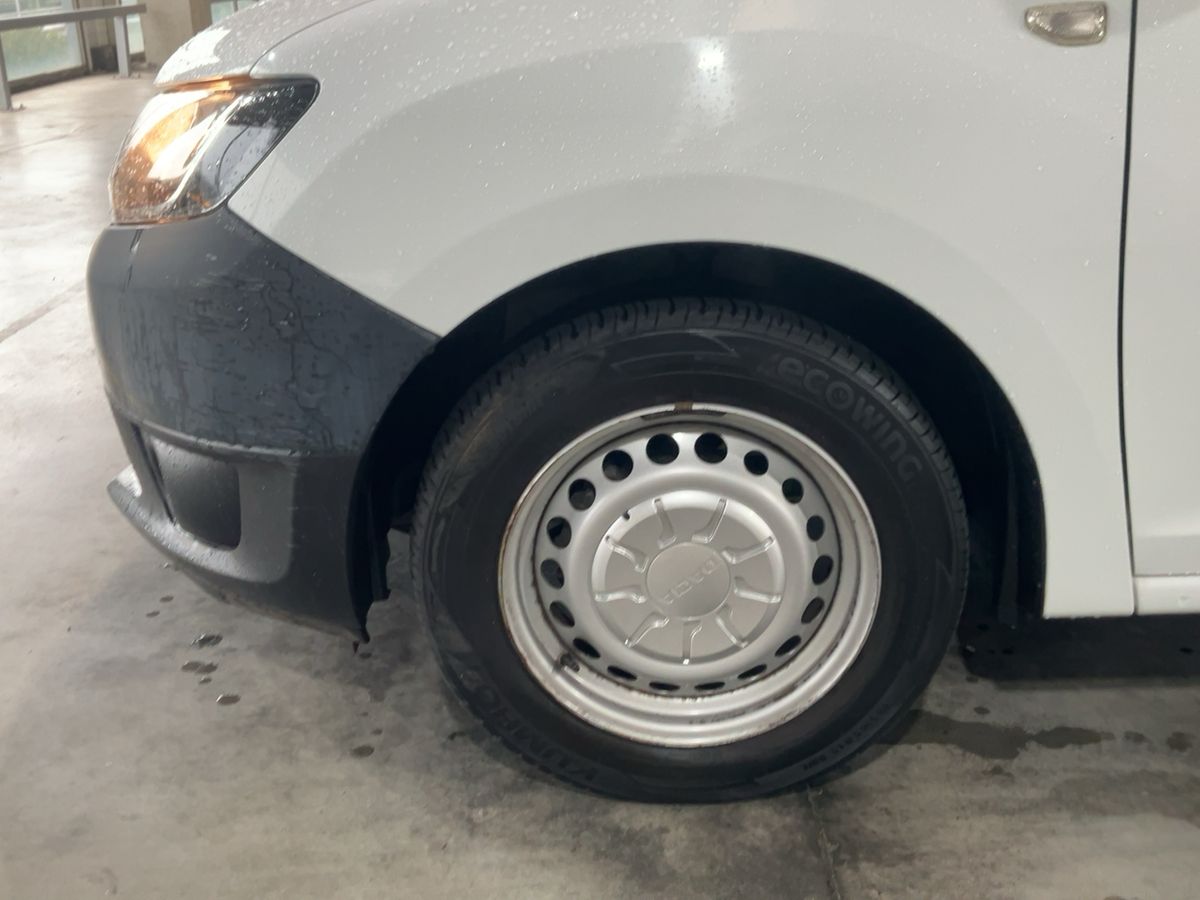 Neumático delantero izquierdo