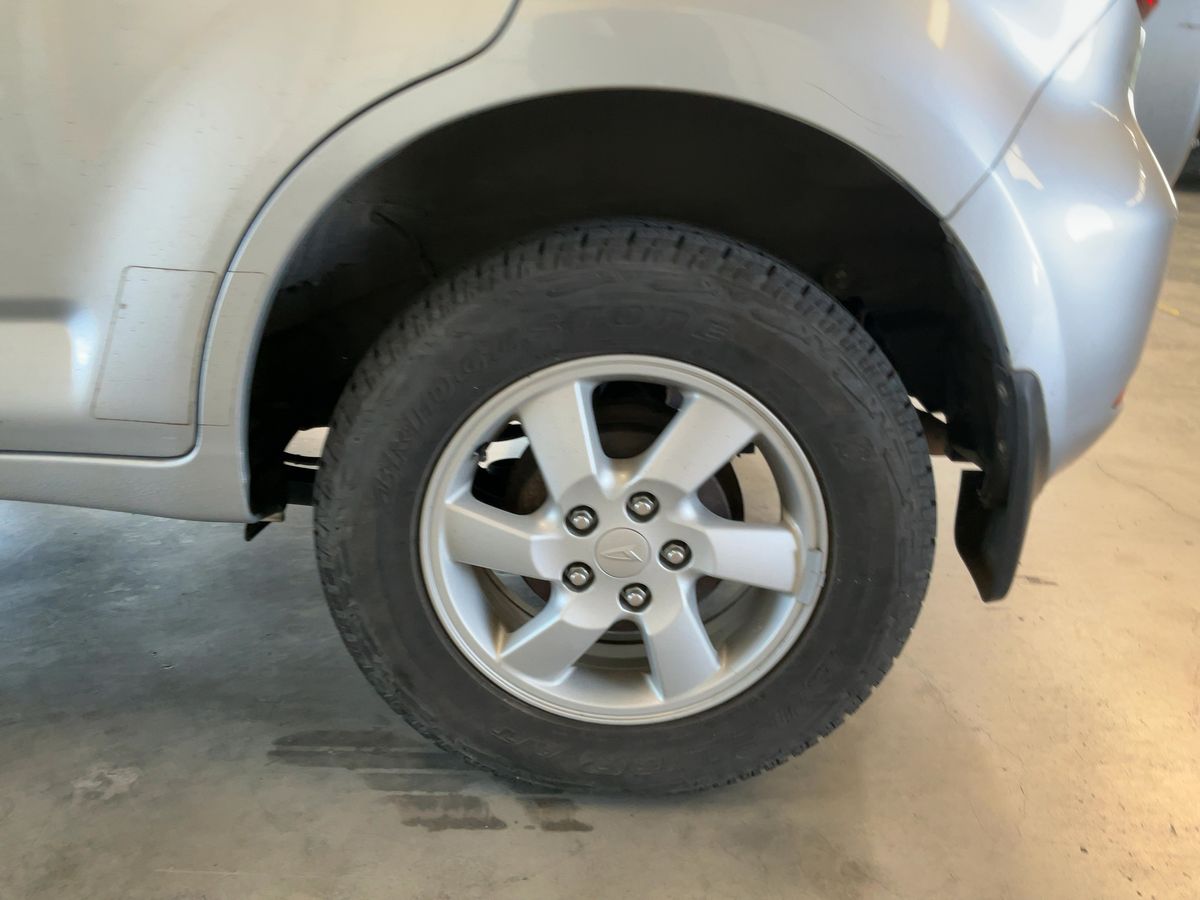 Neumático trasero izquierdo