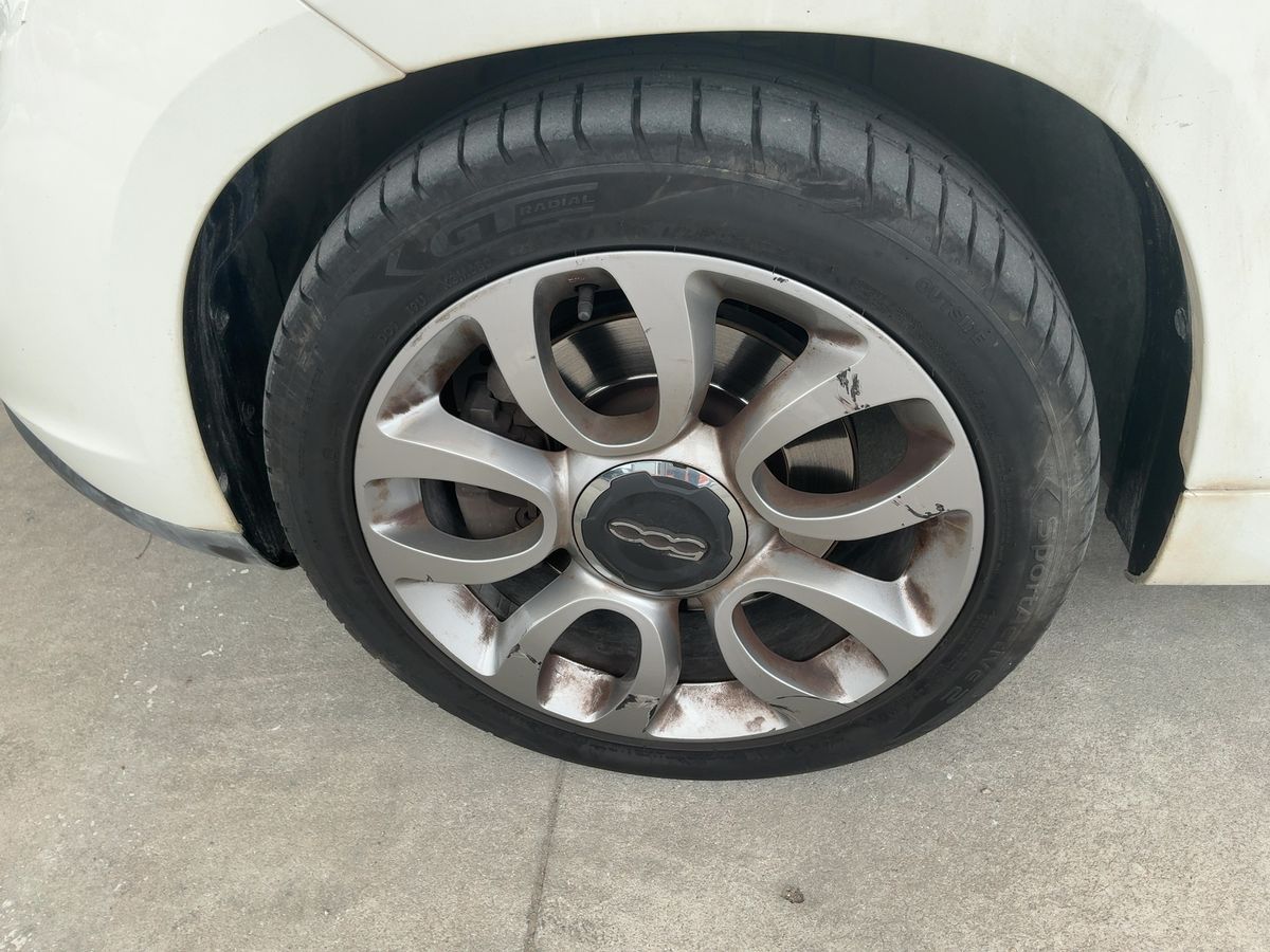 Neumático delantero izquierdo