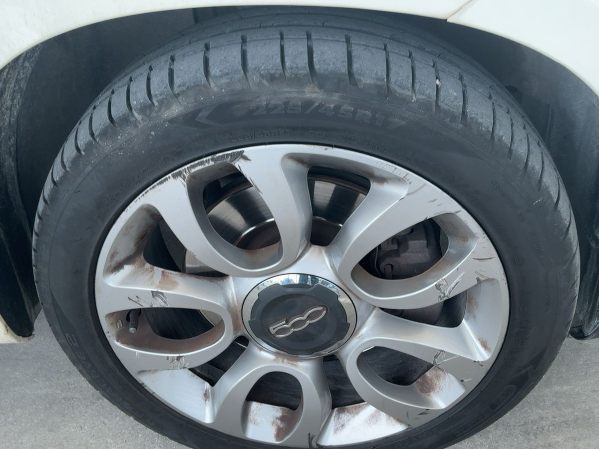 Neumático delantero derecho