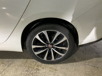 Neumático trasero izquierdo