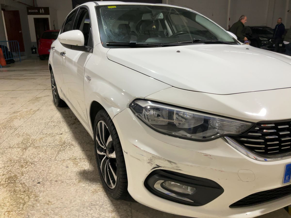 Lateral delantero derecho