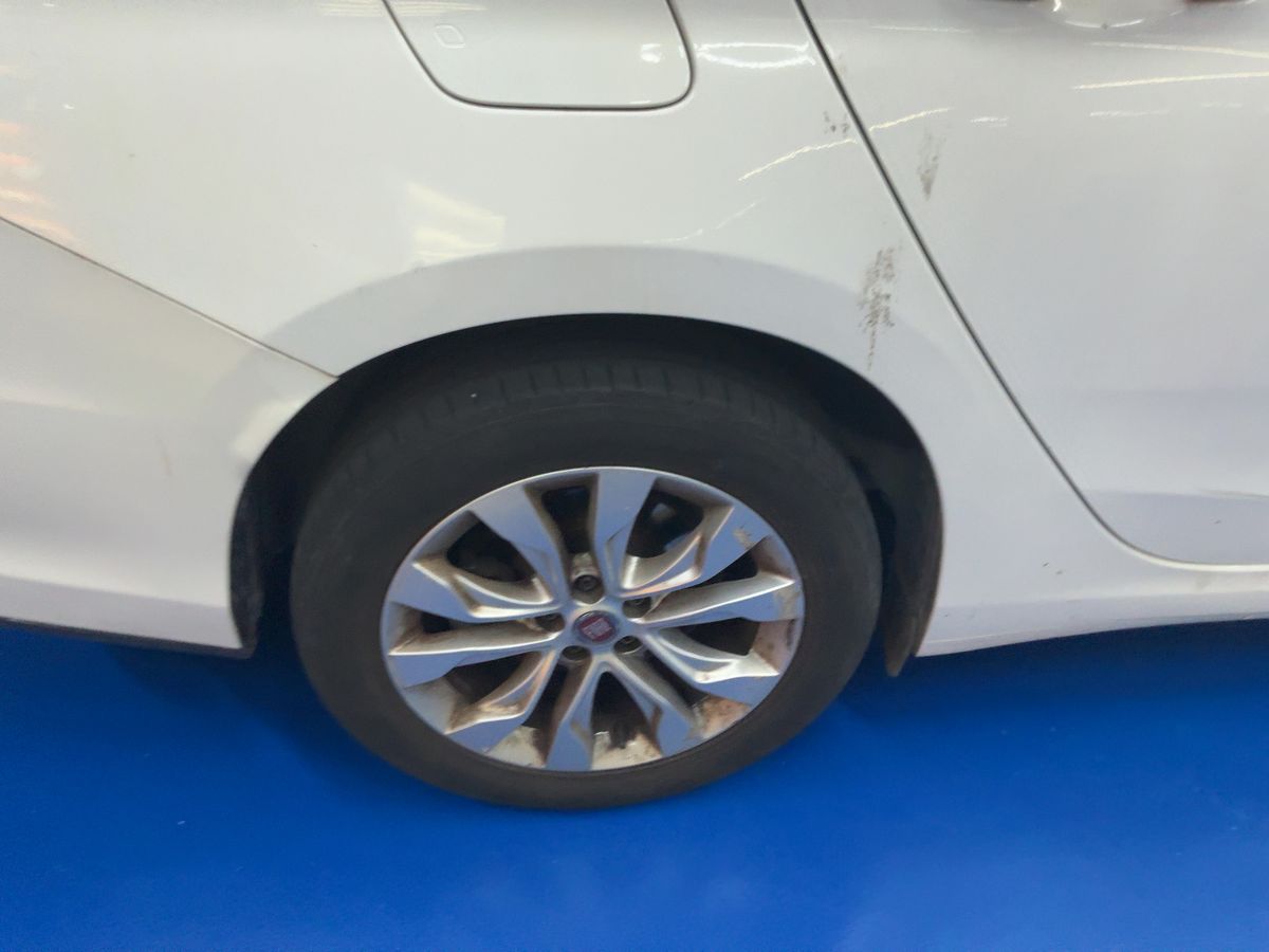 Neumático trasero derecho