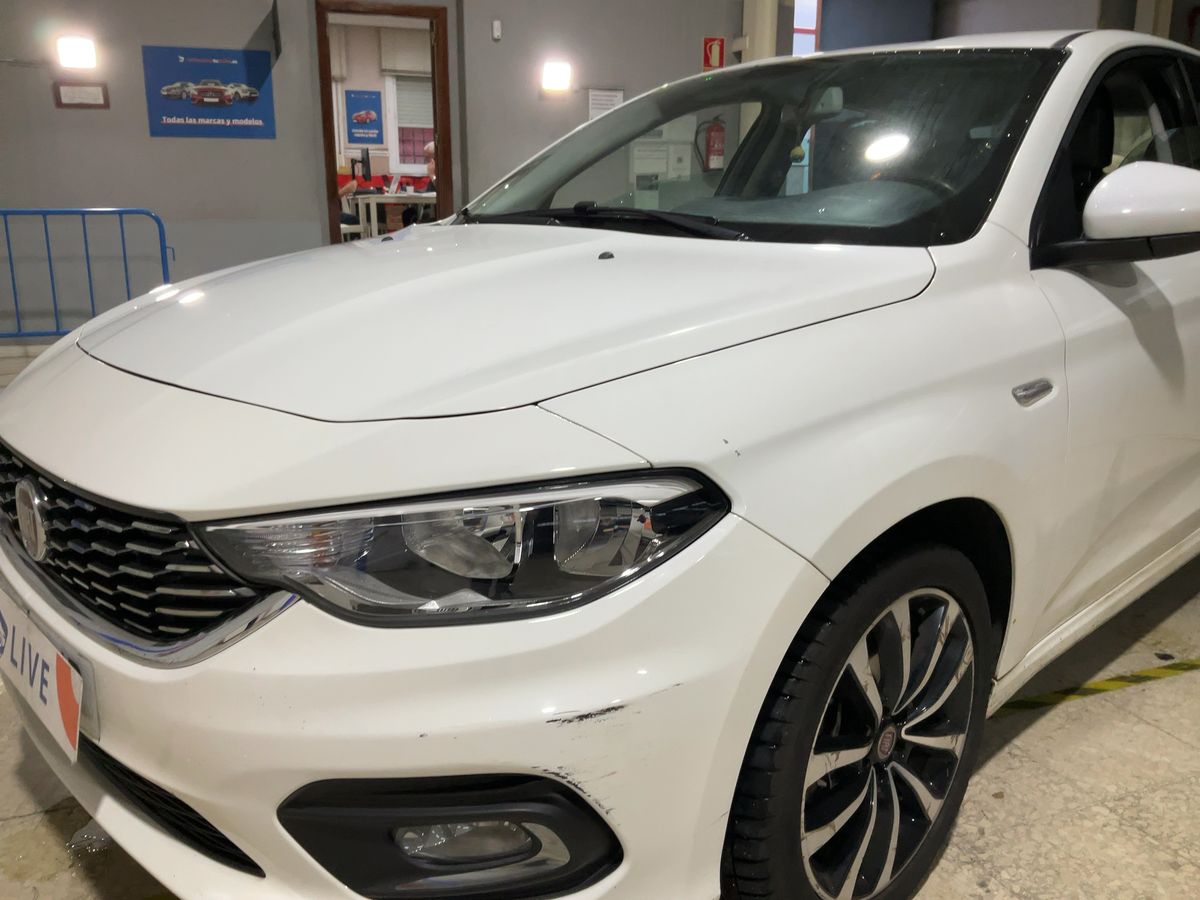 Lateral delantero izquierdo