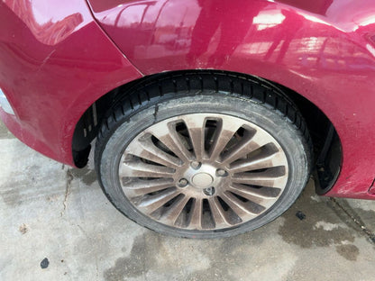 Neumático delantero izquierdo