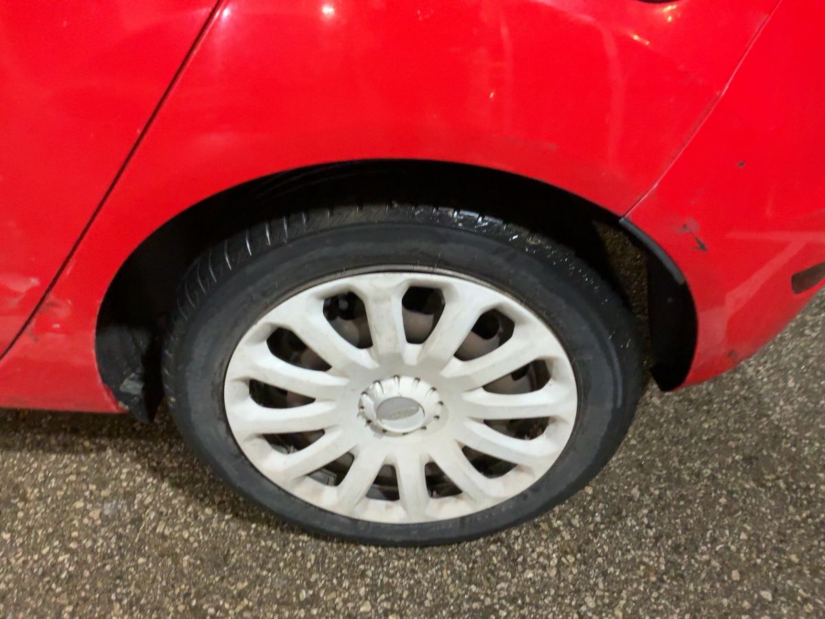 Neumático trasero izquierdo