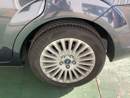 Neumático trasero izquierdo