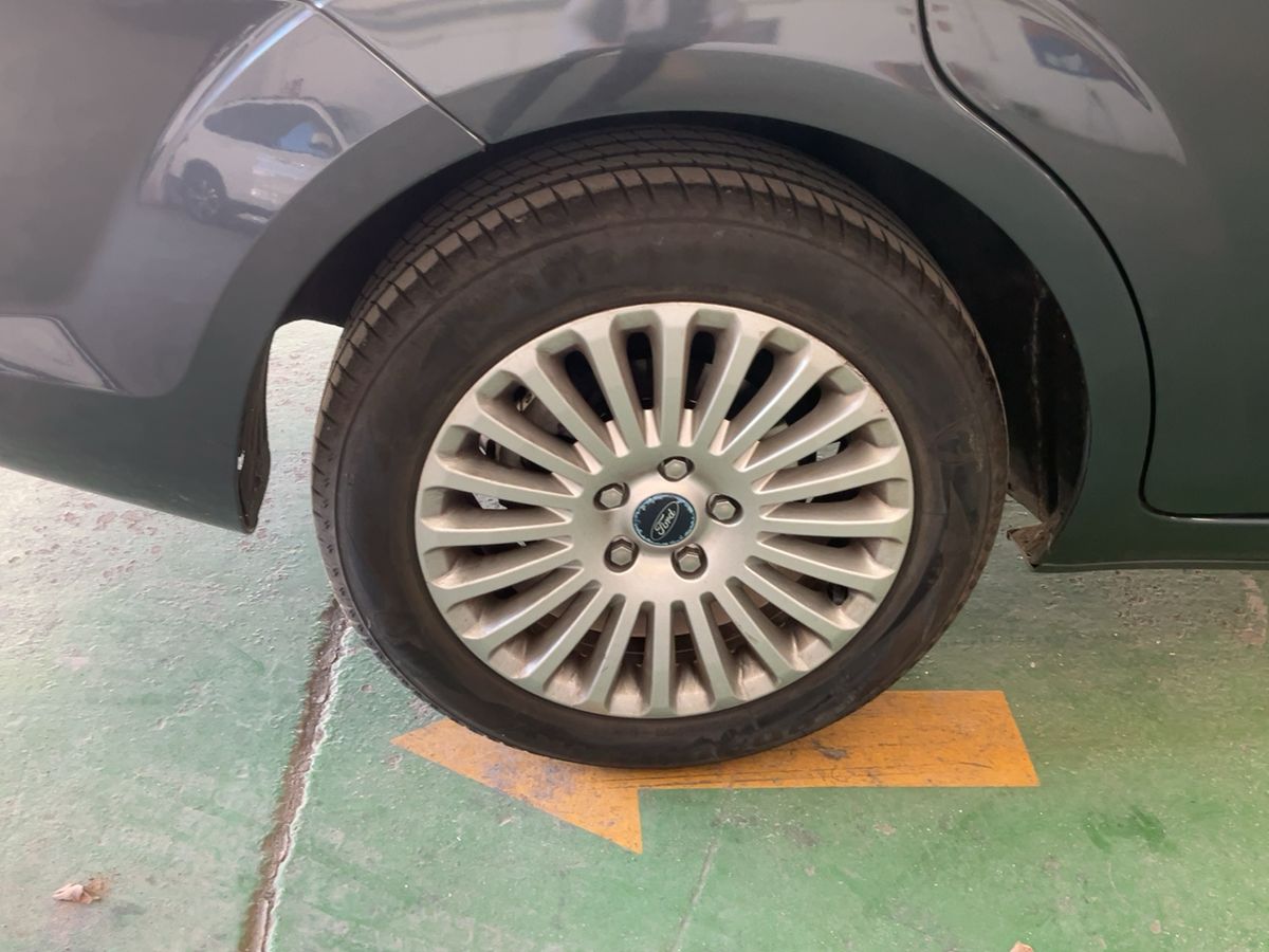 Neumático trasero derecho