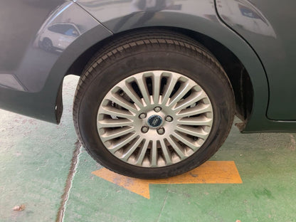 Neumático trasero derecho