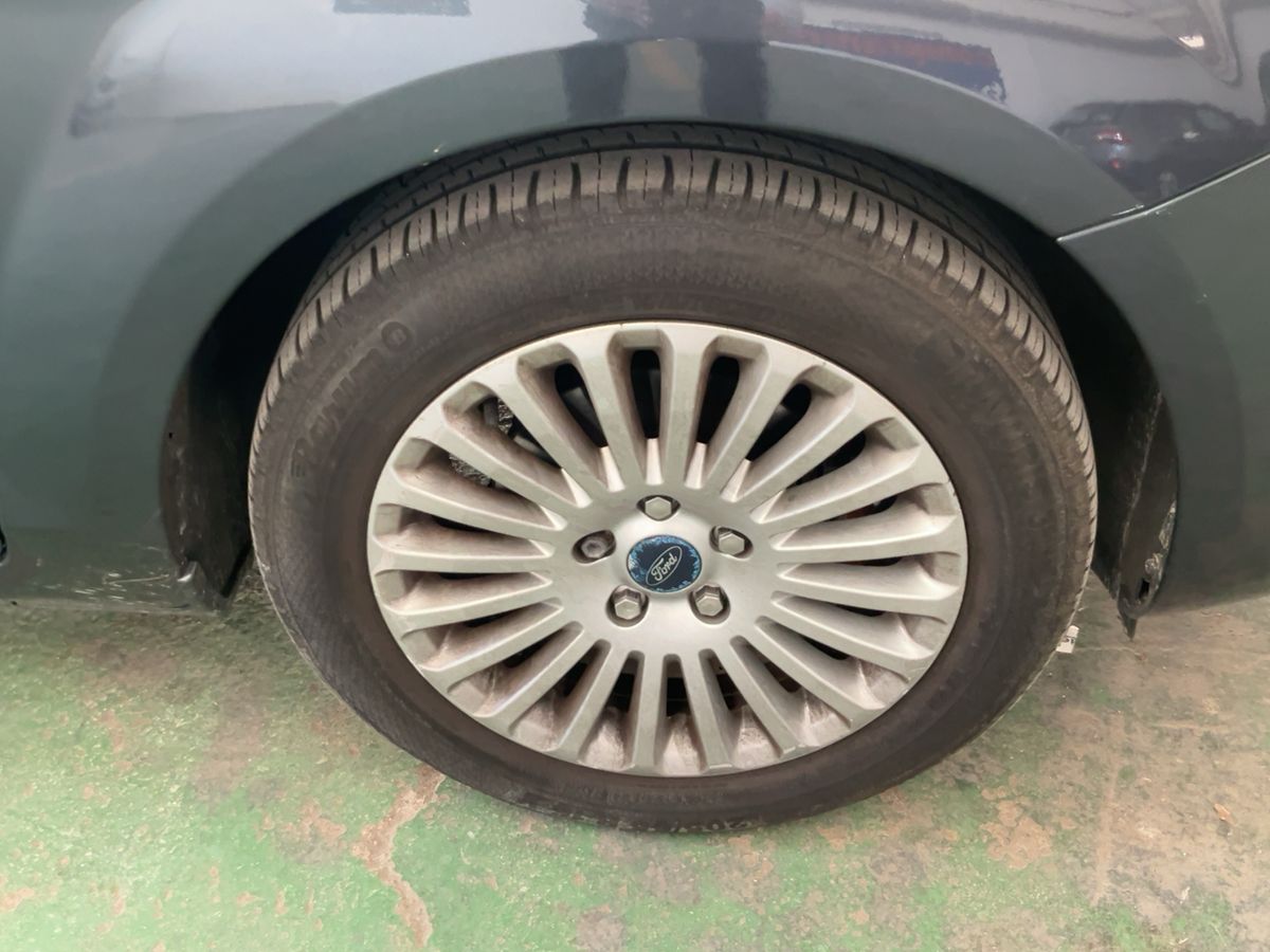 Neumático delantero derecho