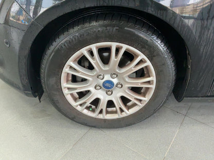 Neumático delantero izquierdo