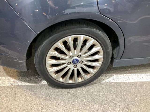 Neumático trasero derecho