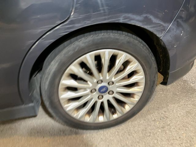 Neumático trasero izquierdo