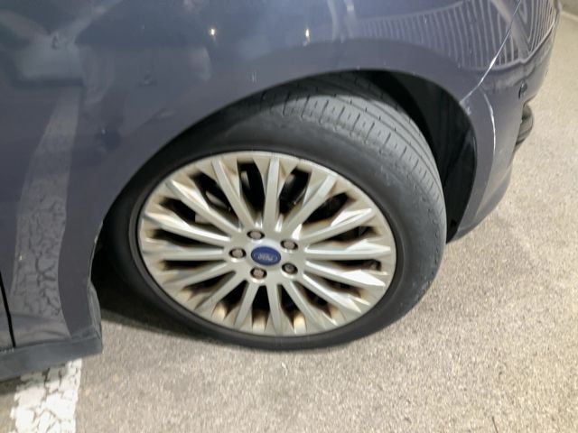 Neumático delantero derecho