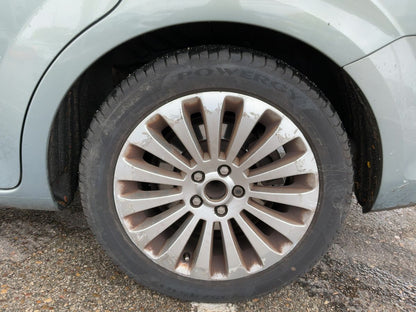 Neumático trasero izquierdo