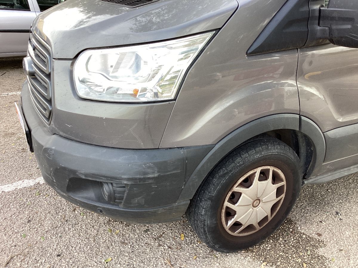 Lateral delantero izquierdo