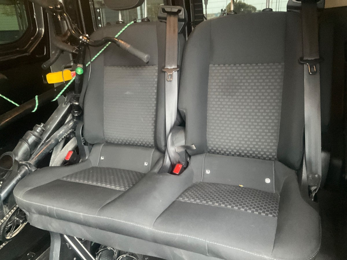 Asiento trasero izquierdo Sucio