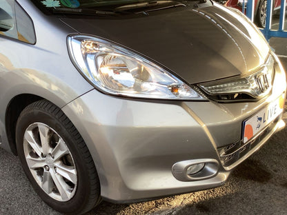 Lateral delantero derecho