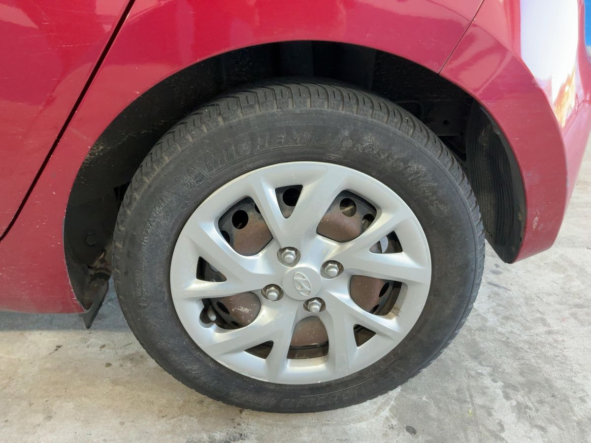 Neumático trasero izquierdo