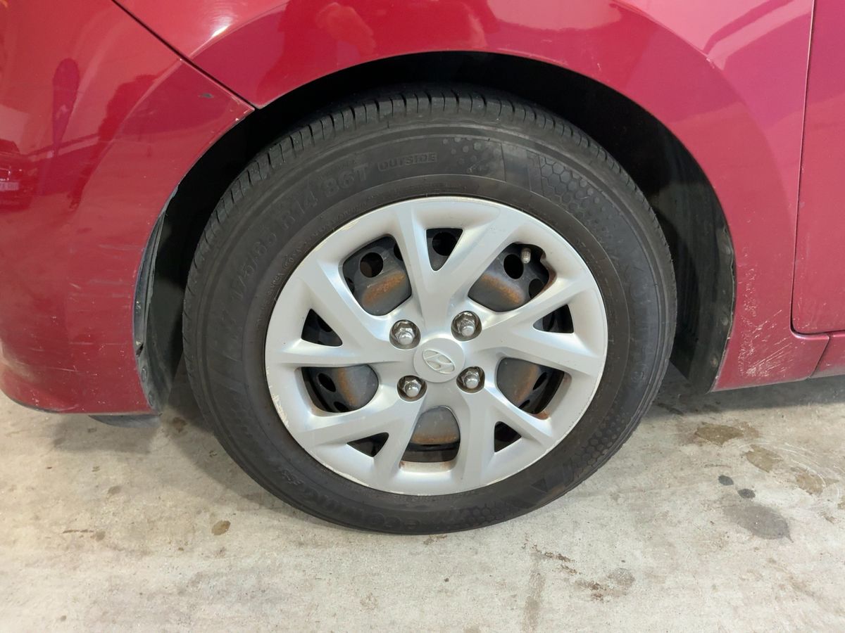 Neumático delantero izquierdo