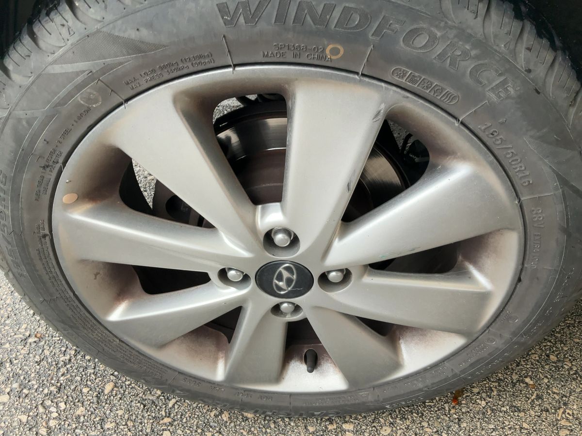 Neumático trasero derecho