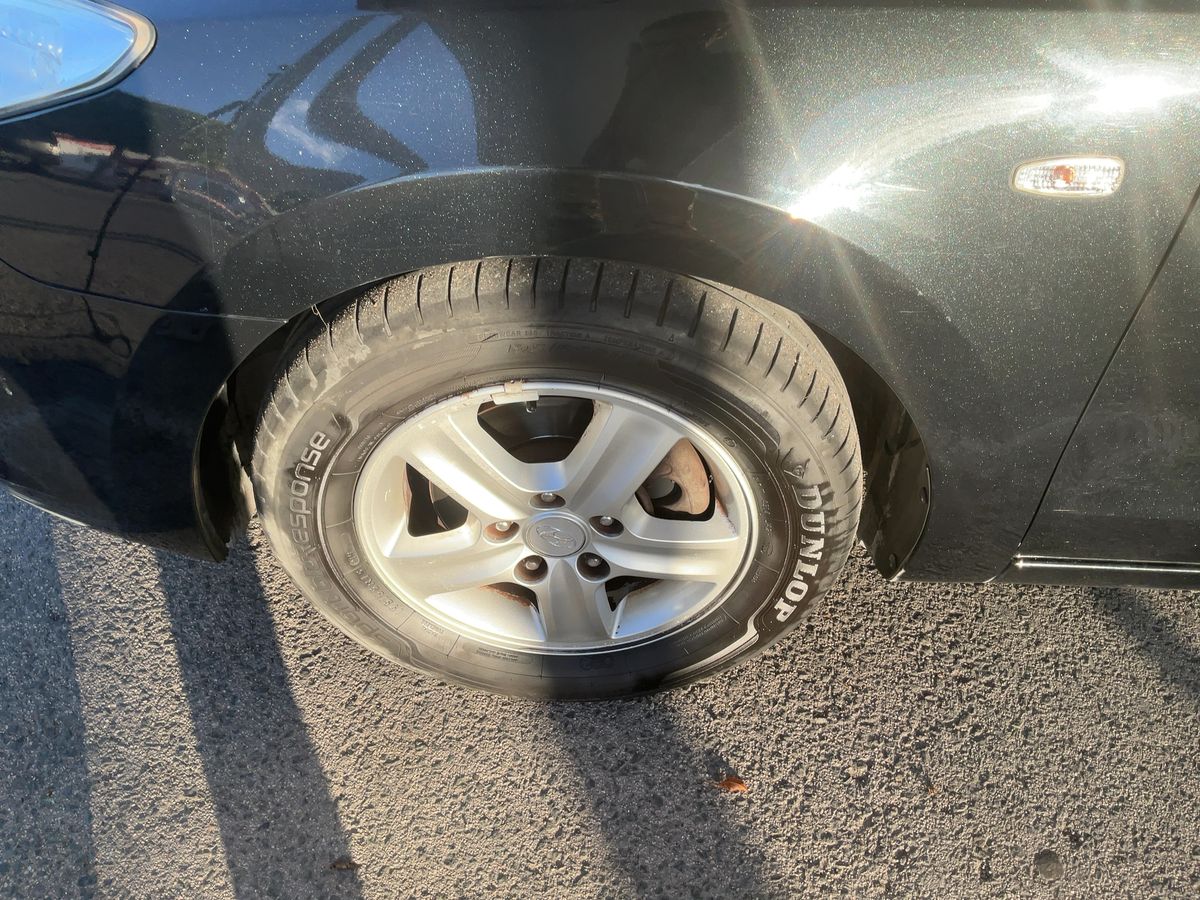 Neumático delantero izquierdo