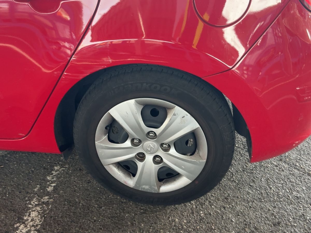 Neumático trasero izquierdo