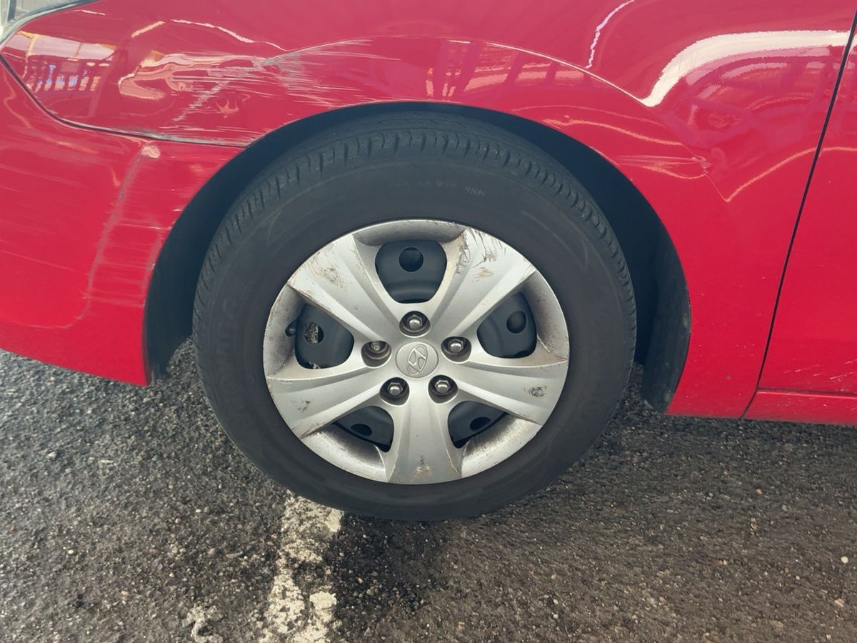 Neumático delantero izquierdo