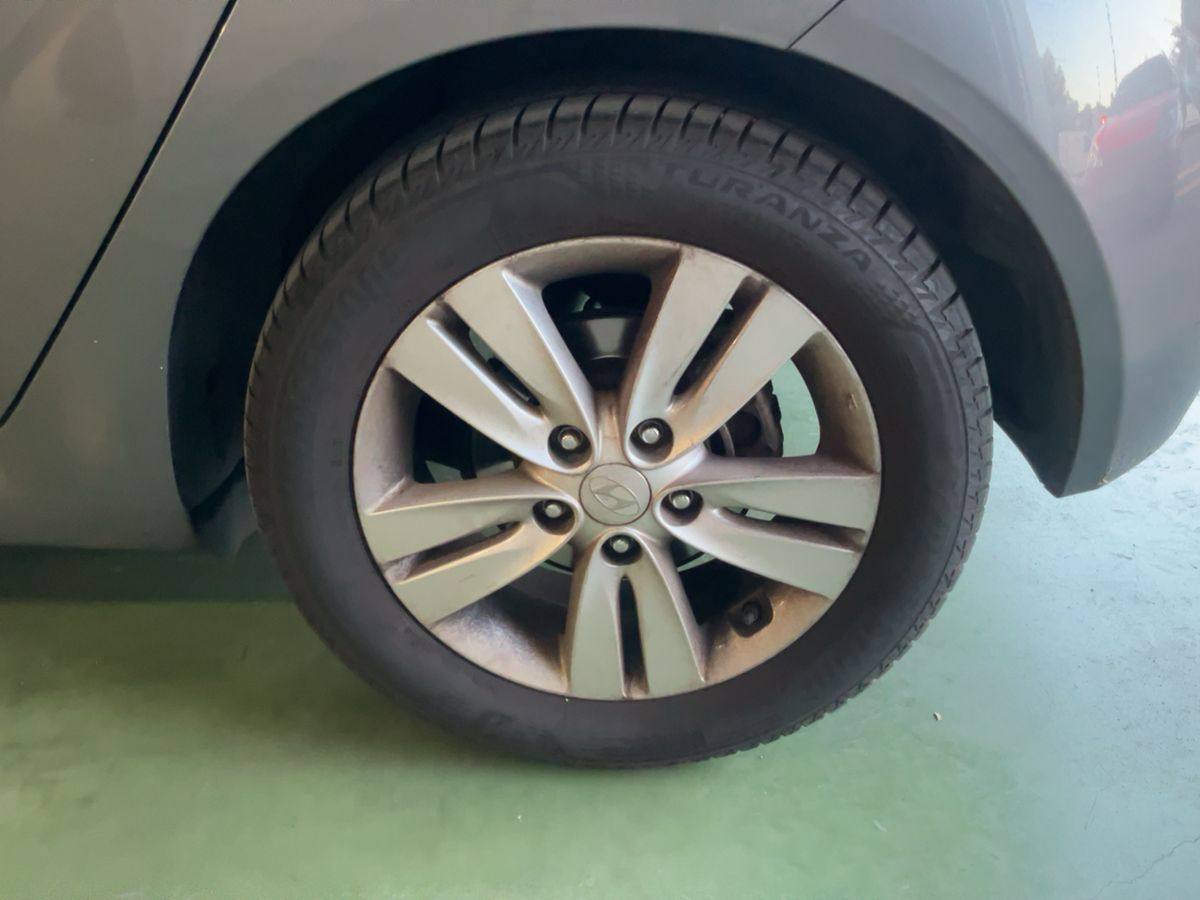 Neumático trasero izquierdo