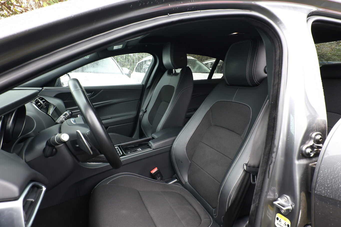 Jaguar XE 200 Aut. R-Sport Nav Kam SHZ ACC PDC Klimaaut 97878710 5
