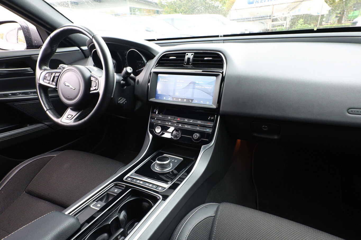 Jaguar XE 200 Aut. R-Sport Nav Kam SHZ ACC PDC Klimaaut 97878710 8
