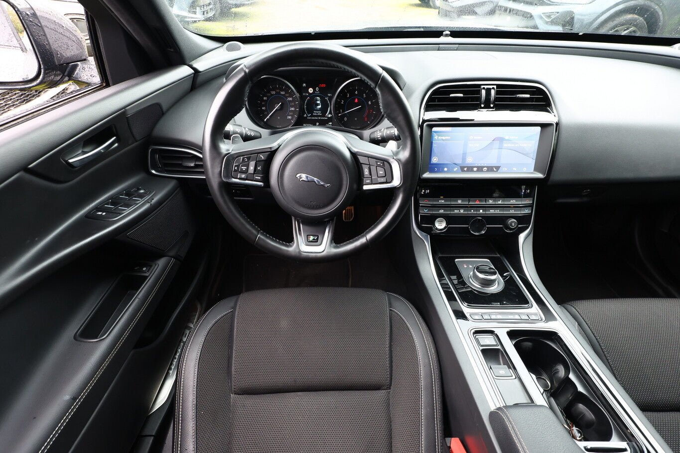 Jaguar XE 200 Aut. R-Sport Nav Kam SHZ ACC PDC Klimaaut 97878710 6