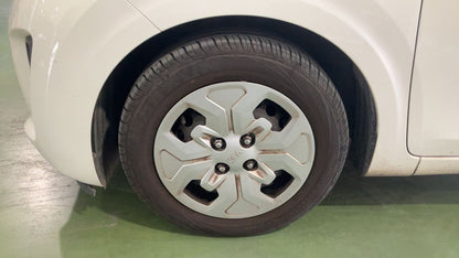 Neumático delantero izquierdo