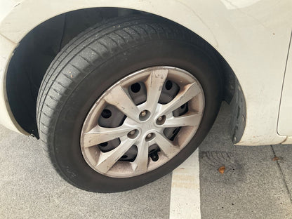 Neumático delantero izquierdo