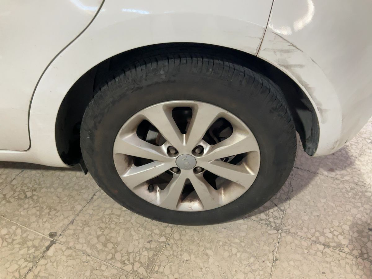 Neumático trasero izquierdo