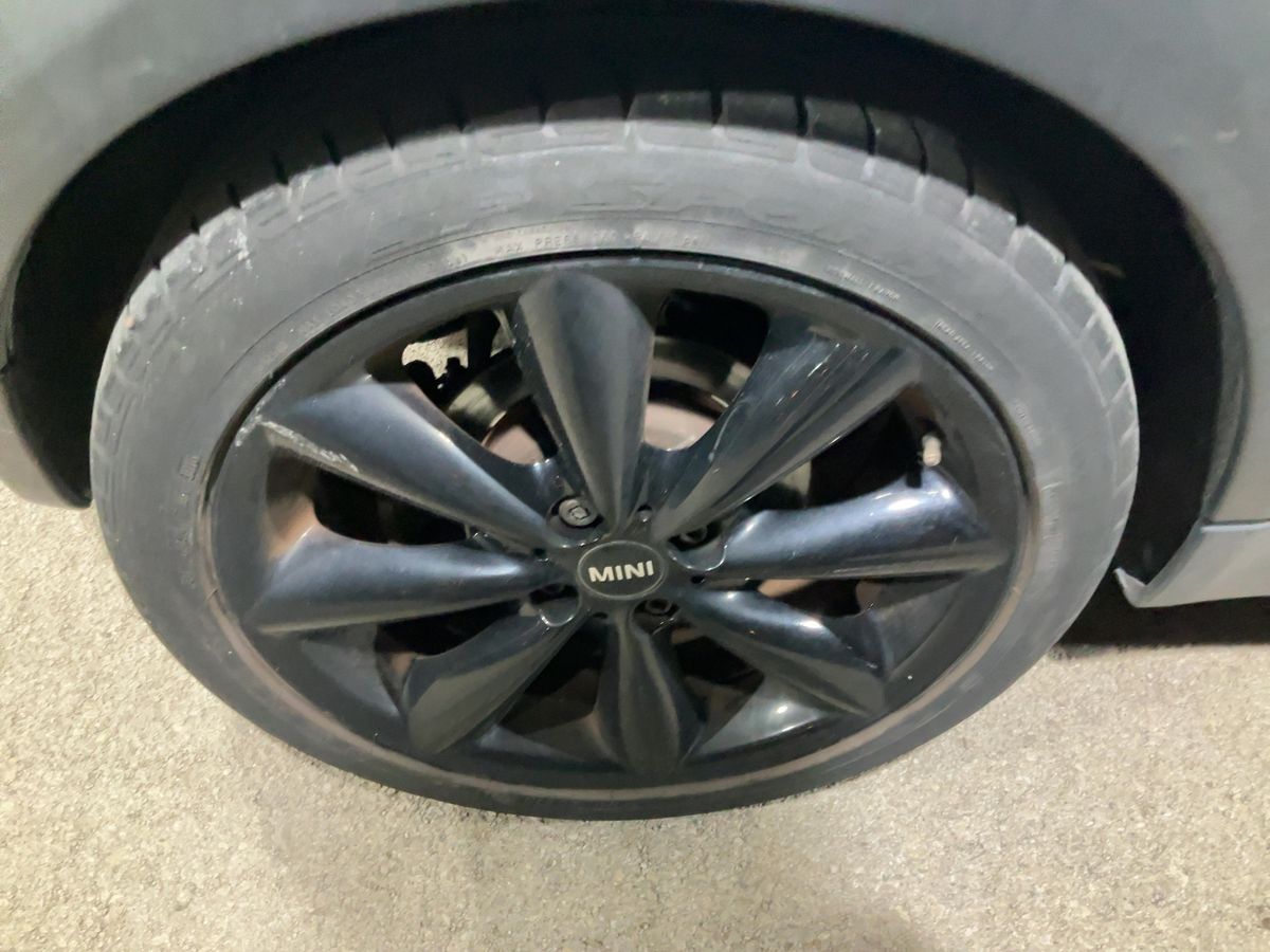 Neumático trasero derecho