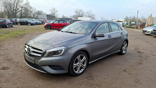 Mercedes-Benz A 200 Urban BE Pano Navi Xenon Klima SHZ PDC 151086046 0
