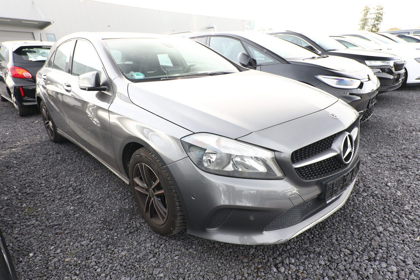 Mercedes-Benz A 180 Style PanoD ParkAs Nav SHZ LM16Z KeyLess 140992283 1